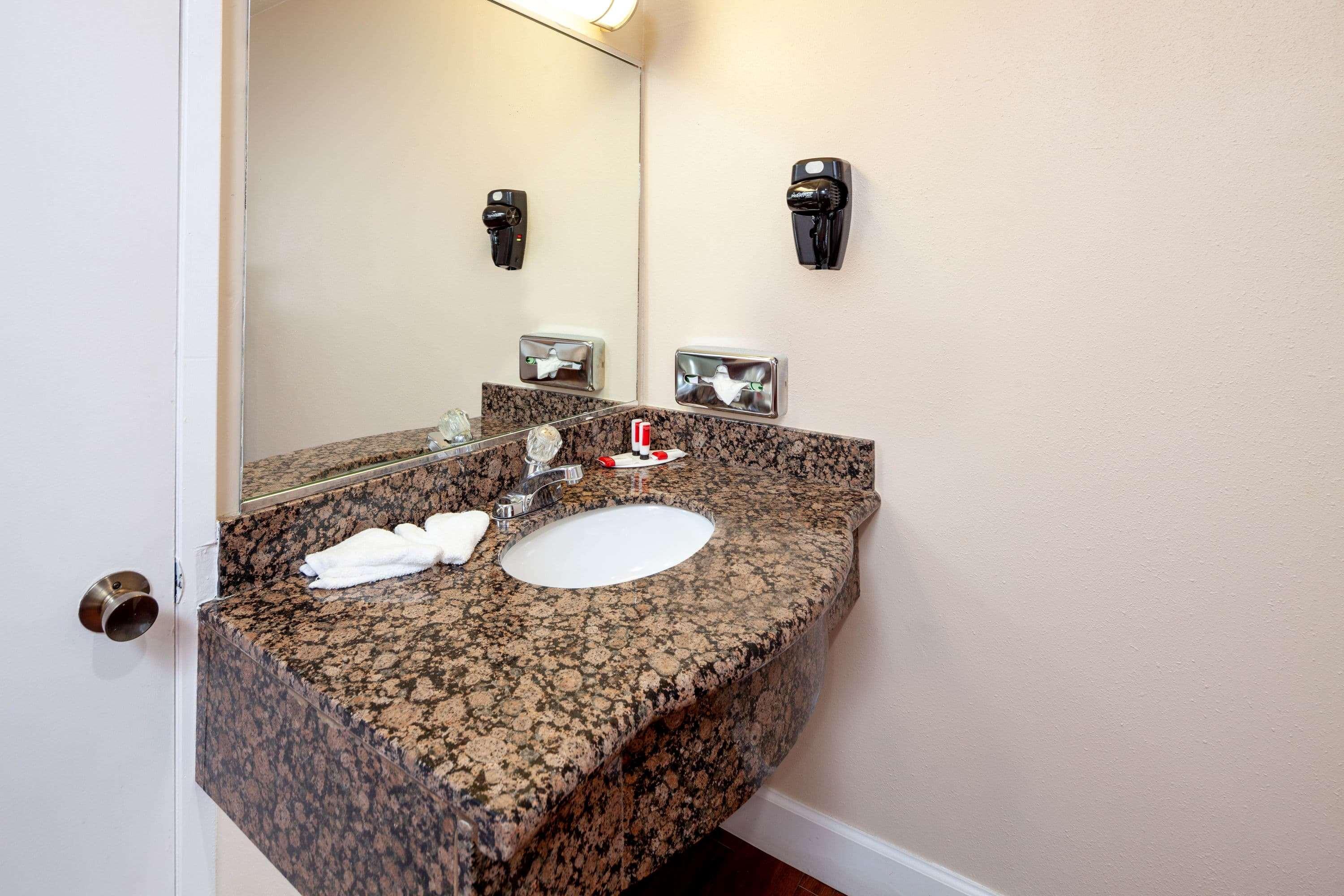 Travelodge By Wyndham Harbor City Los Angeles Exterior photo