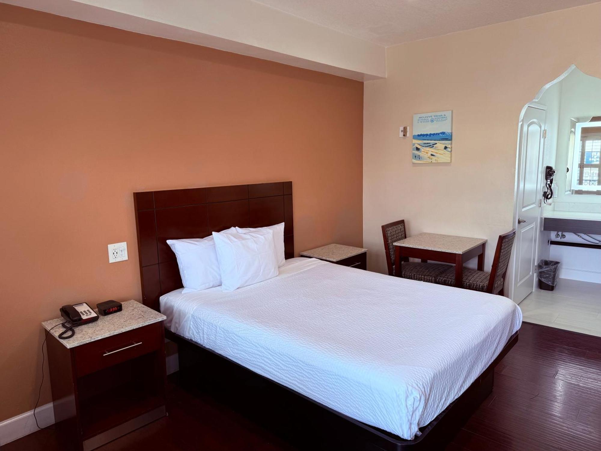 Travelodge By Wyndham Harbor City Los Angeles Exterior photo